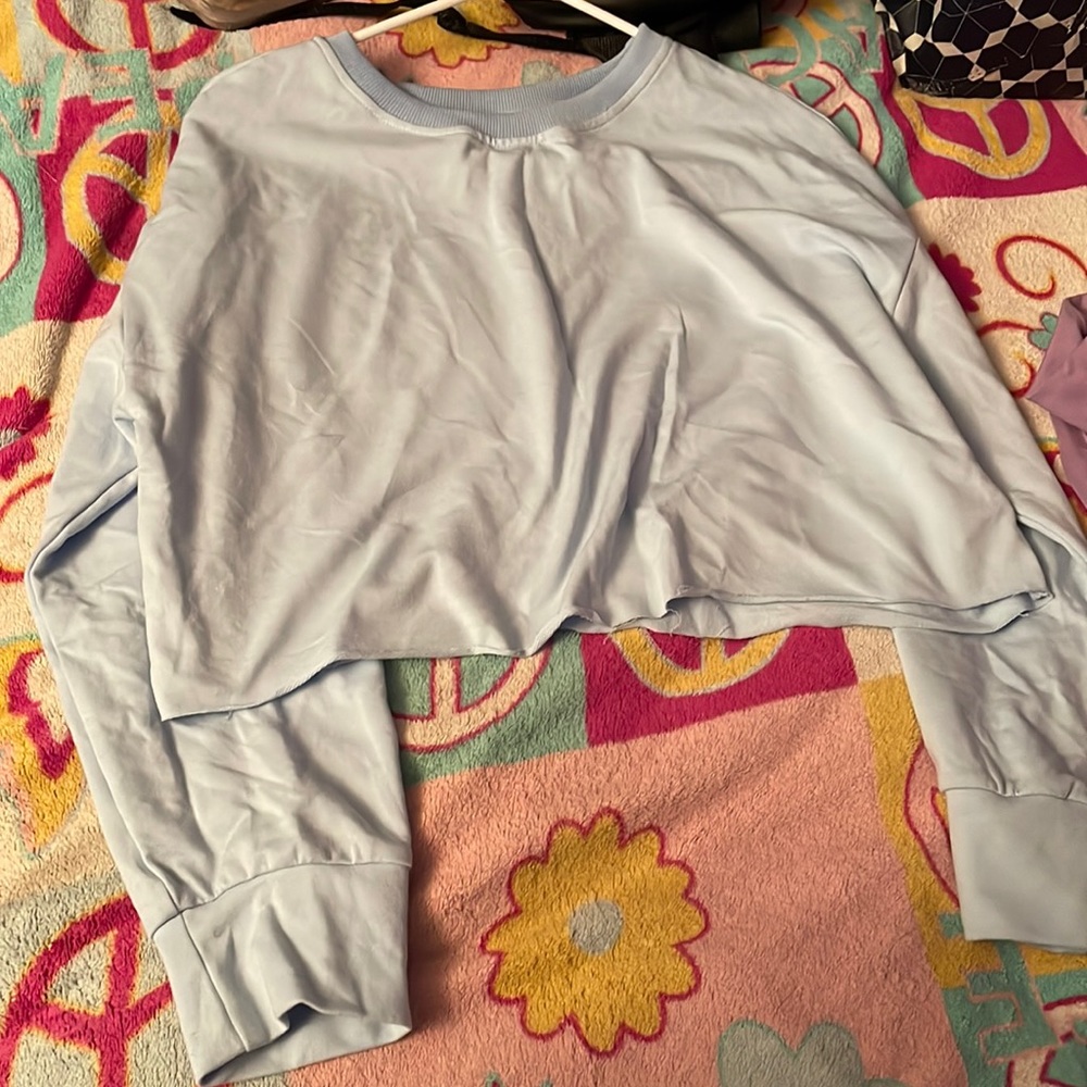 •baby blue cropped pullover•